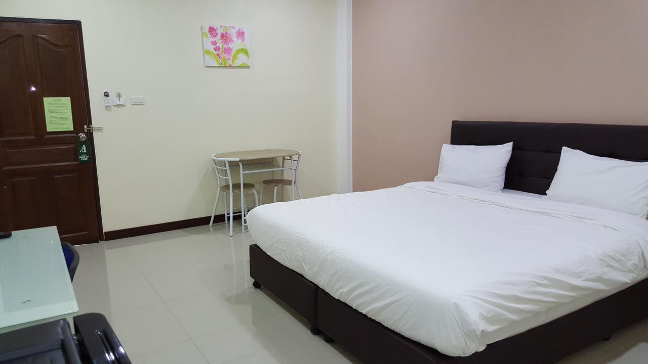 Charoensuk Grand Hotel Kabin Buri Buitenkant foto