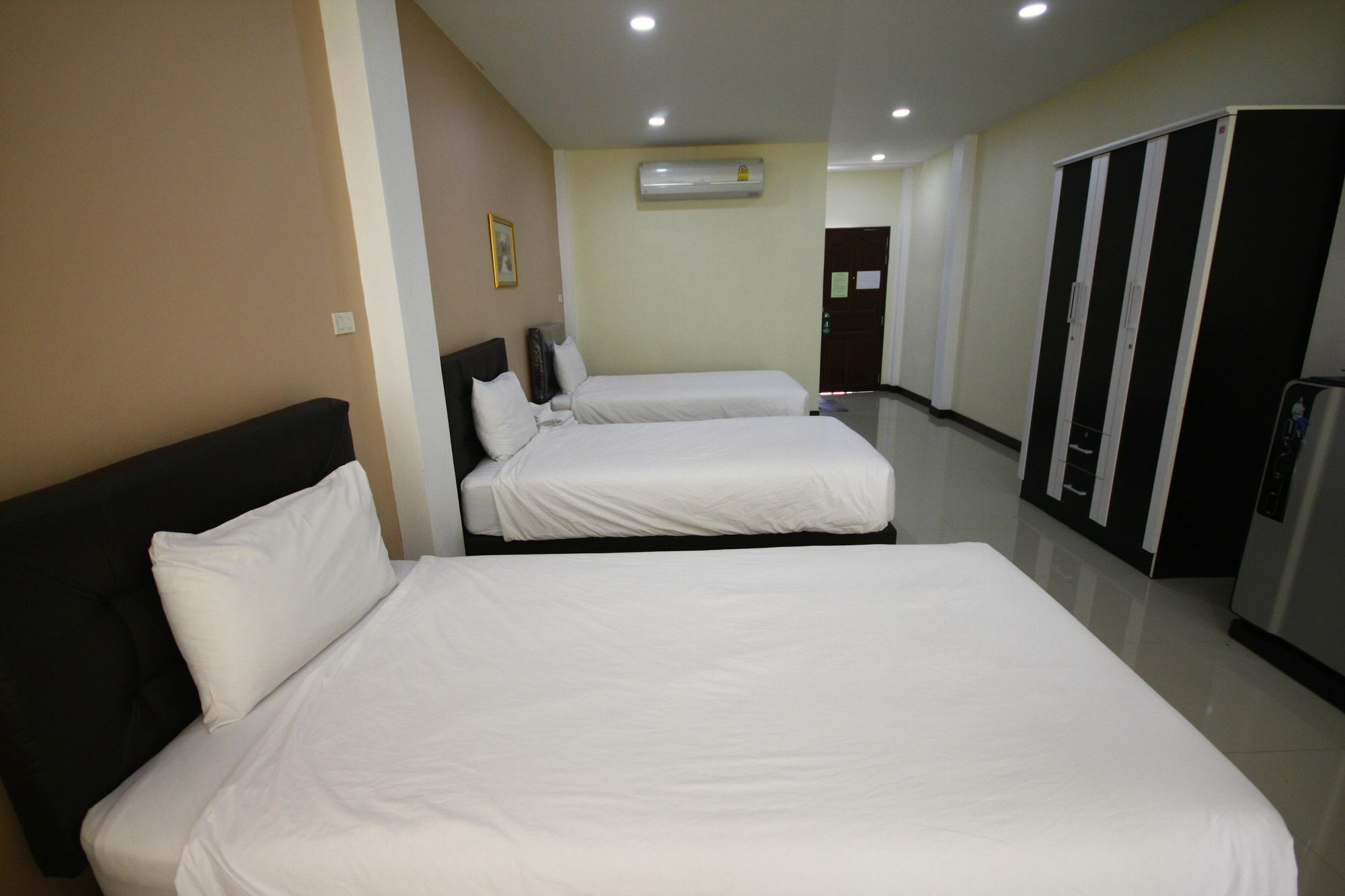 Charoensuk Grand Hotel Kabin Buri Buitenkant foto