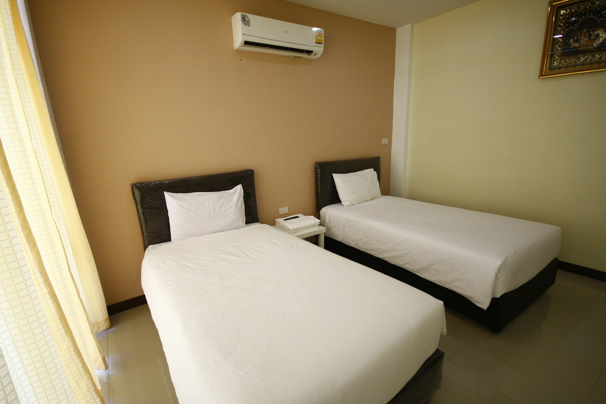 Charoensuk Grand Hotel Kabin Buri Buitenkant foto